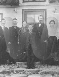 Maren og Carl Frederik Nielsen med familie
