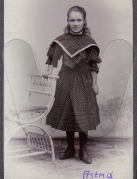 Astrid Fanny Marie Henriksen som barn
